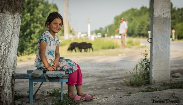 La retenue d’une petite fille ouzbèque – Vallée de Ferghana – Ouzbékistan